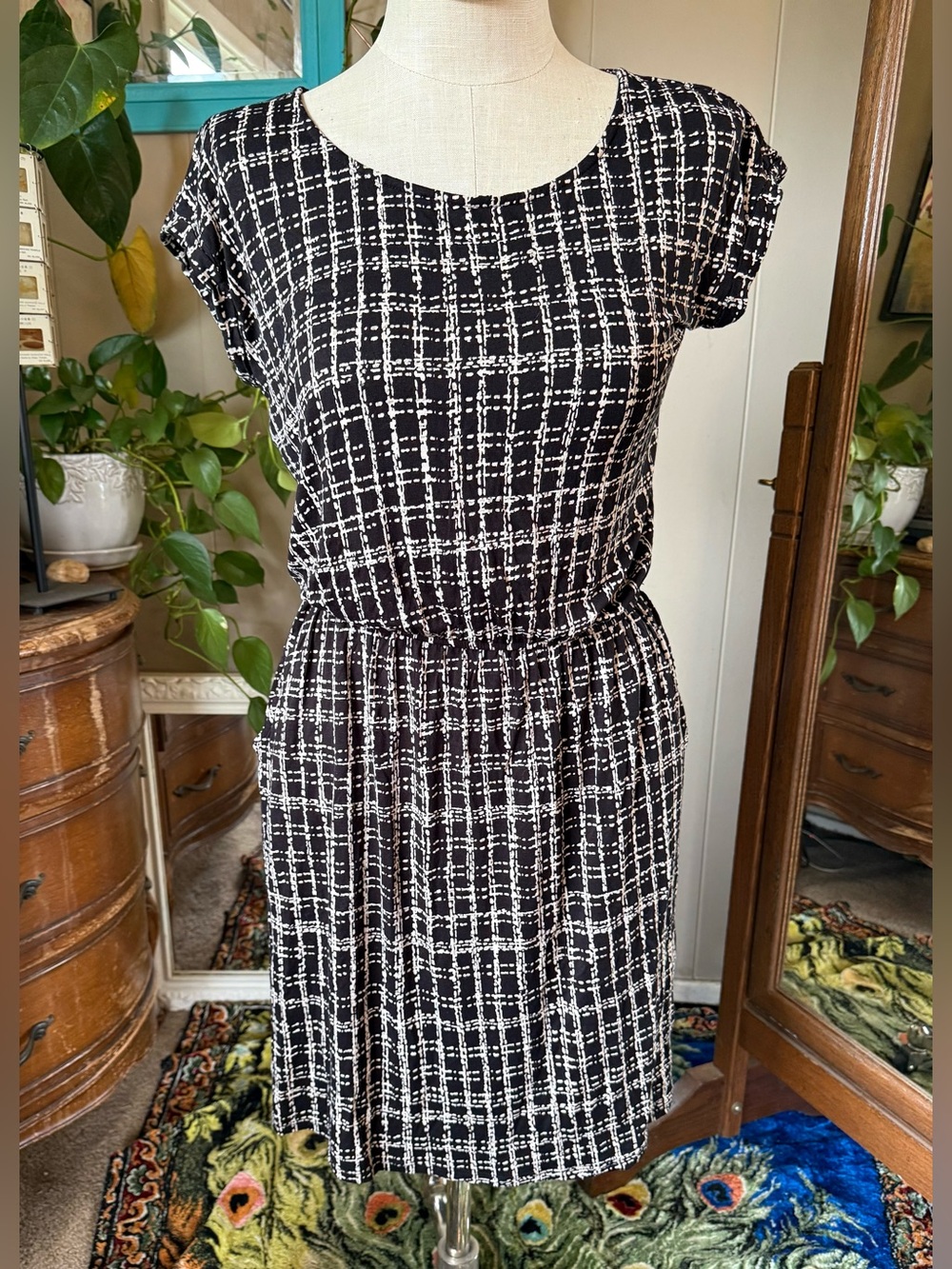 Apt. 9 Black and White Grid-Print Dress with pockets, size small